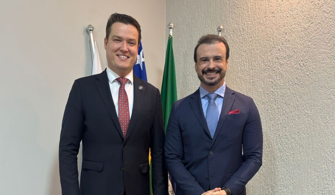 Presidente Sebastião Justo recebe vice-presidente da Comissão de Direito Internacional; reunião marca avanço rumo à Missão Boston
