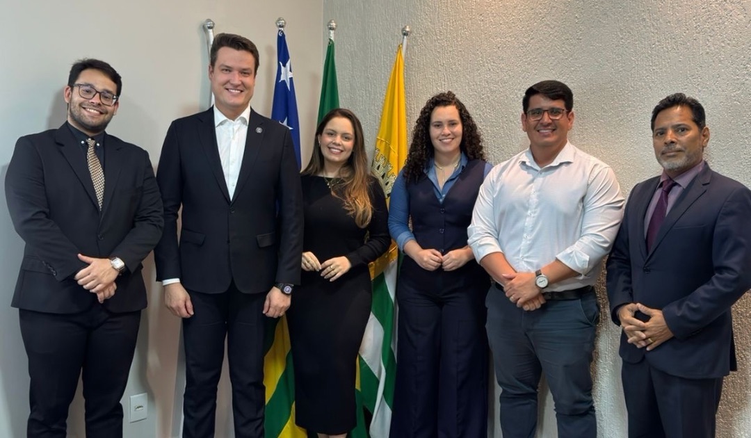 Presidente Sebastião Justo conduz, ao lado da Diretoria, a solenidade de posse da Comissão de Cultura da OAB Aparecida